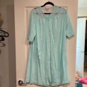 Ladies nightgown